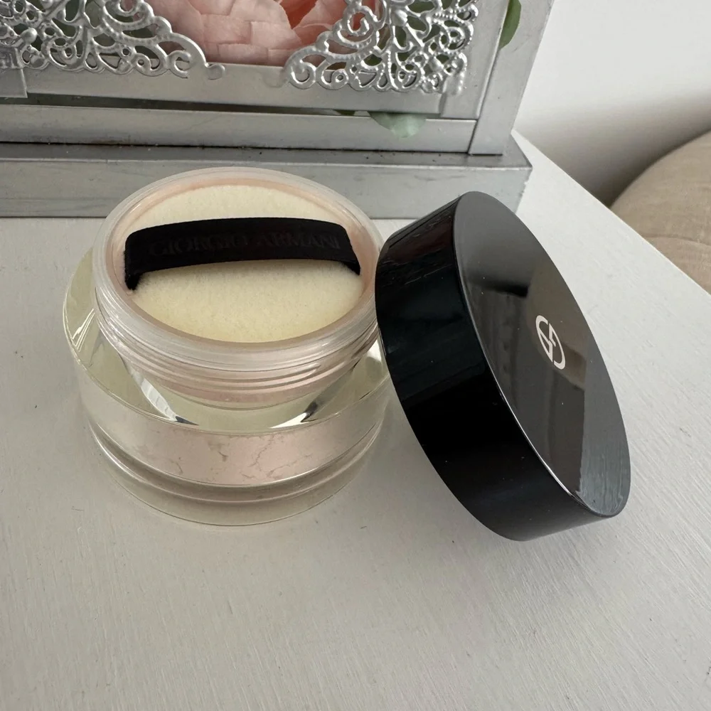 Giorgio Armani Loose Setting Powder with Black Lid and Cream Puff
